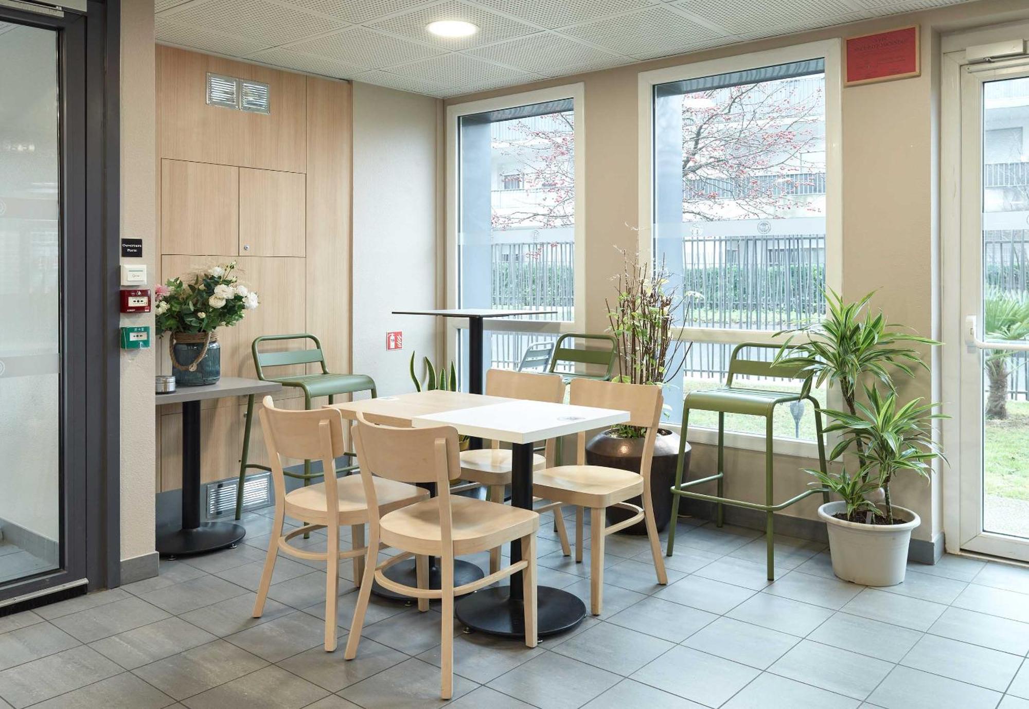 Hotel Orly Marché International 3*
